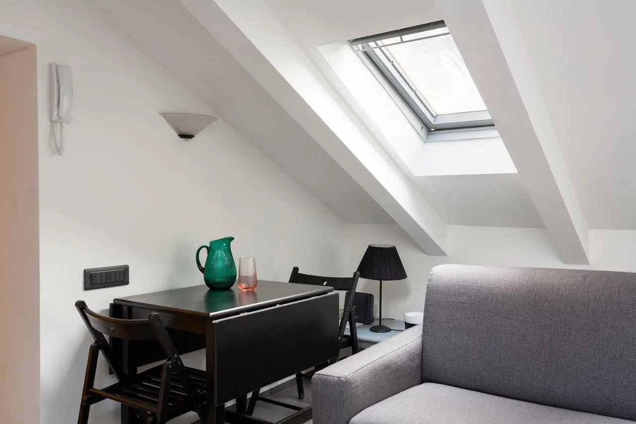1 Bedroom & 1 Living Room Apt - Duomo 7 ミラノ イタリア