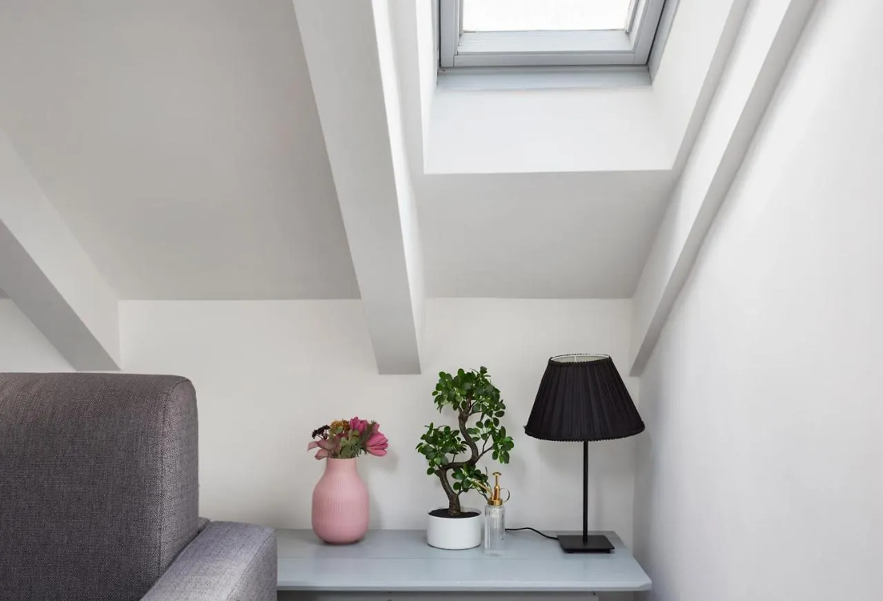 1 Bedroom & 1 Living Room Apt - Duomo 7 ミラノ アパート